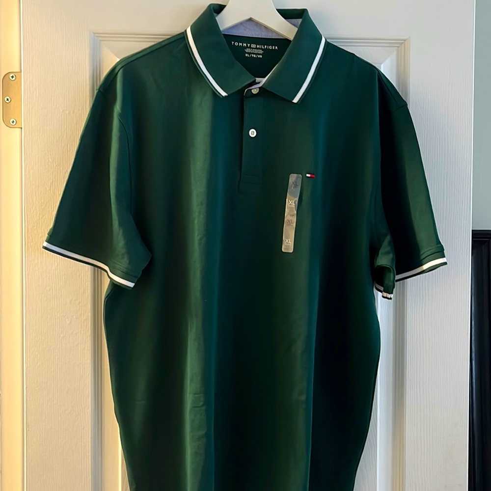 Men’s dark green Tommy Hilfiger shorts sleeve polo Size XL for sale Asap.
